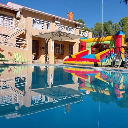 Victoria Oaks Guesthouse Victoria West エクステリア 写真