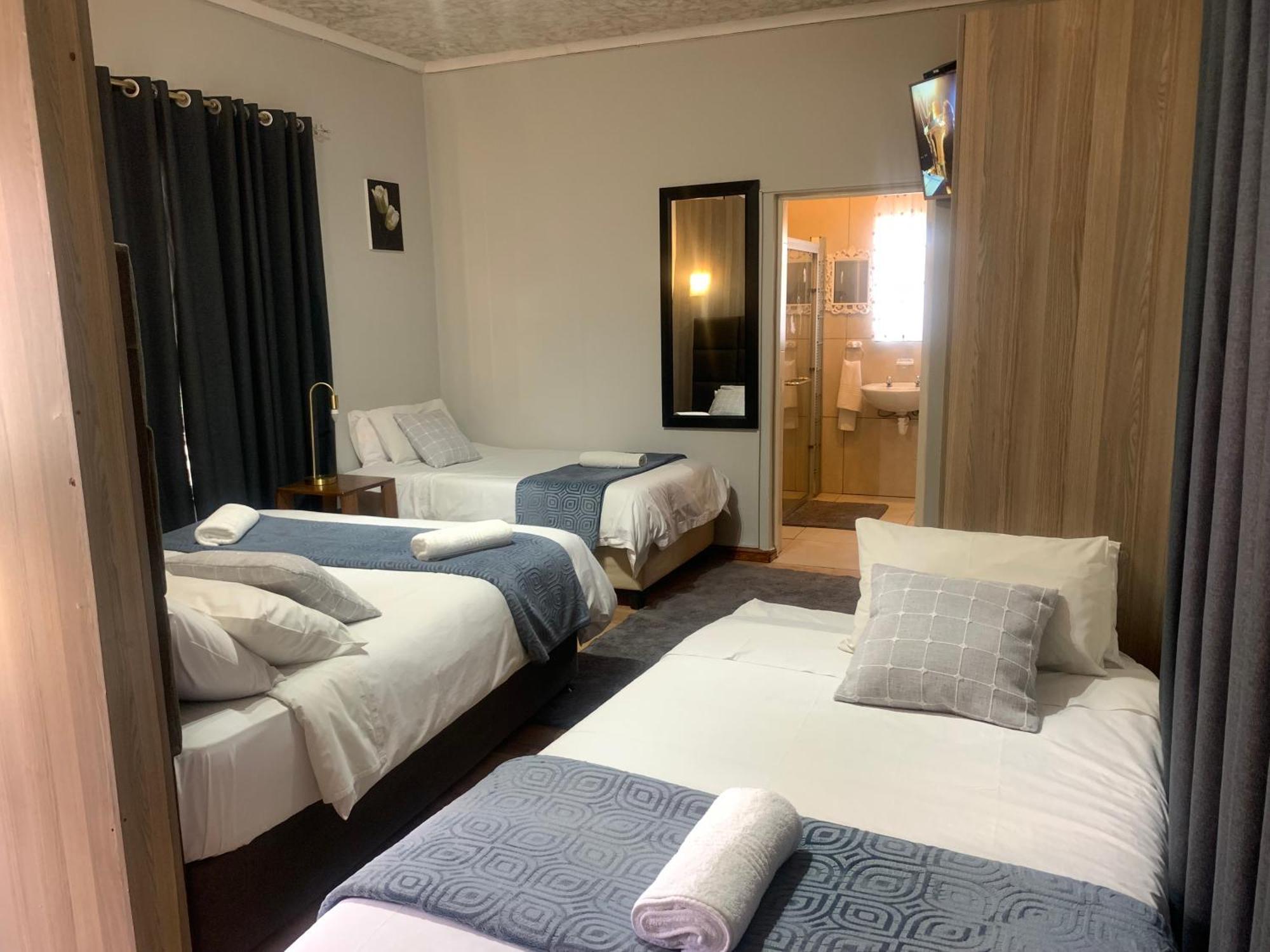 Victoria Oaks Guesthouse Victoria West エクステリア 写真