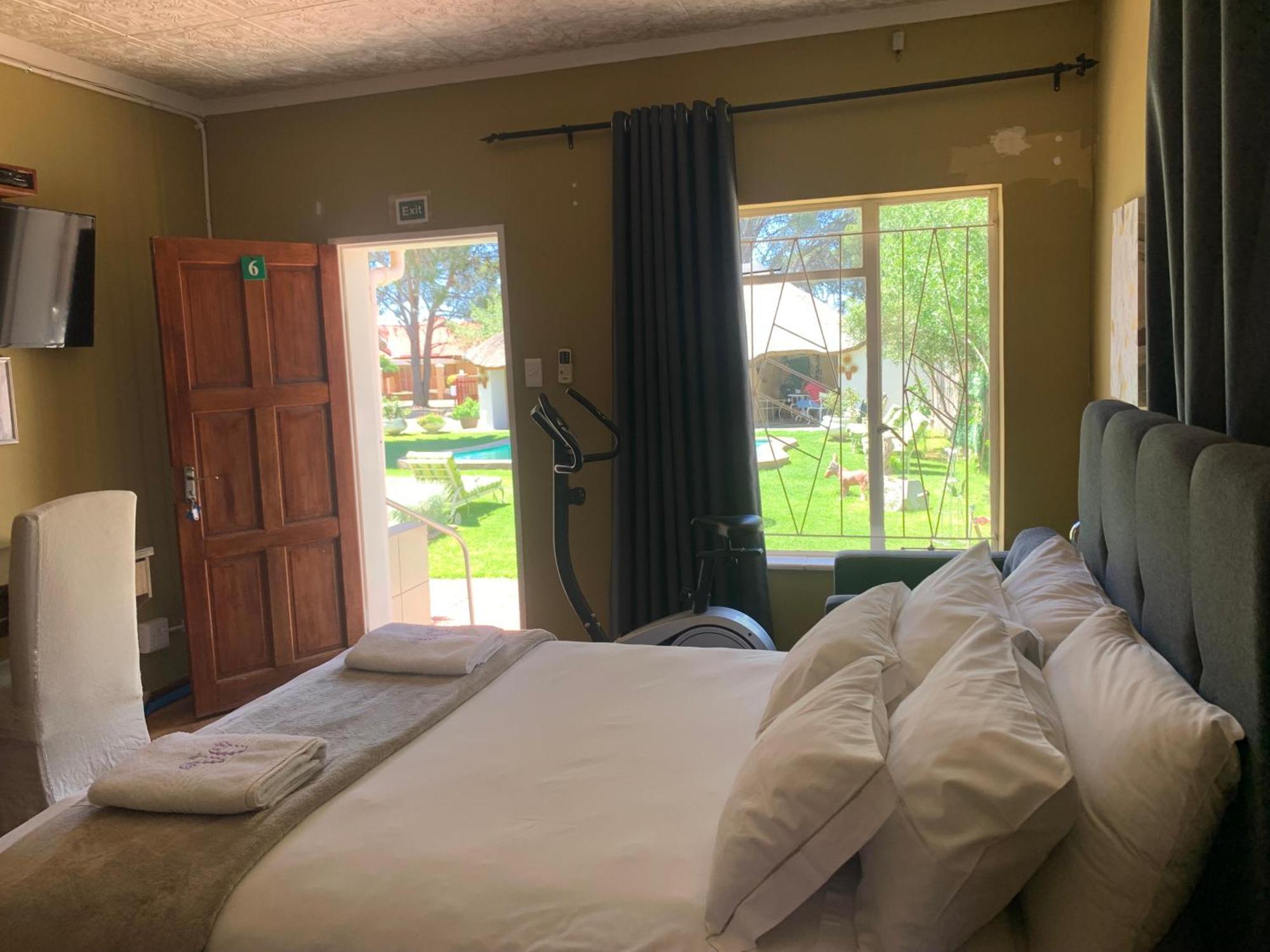 Victoria Oaks Guesthouse Victoria West エクステリア 写真