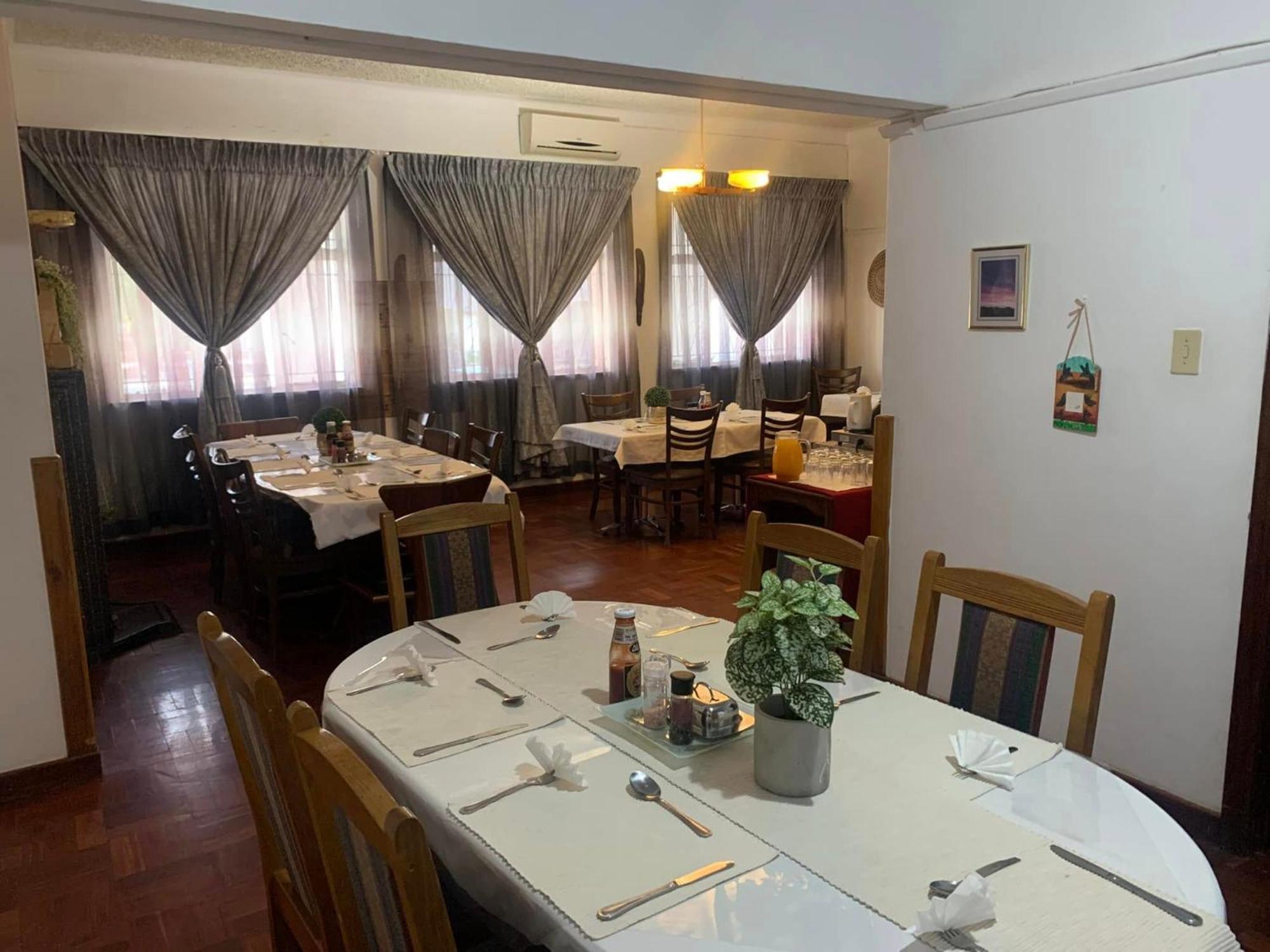 Victoria Oaks Guesthouse Victoria West エクステリア 写真